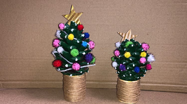 Árvore de Natal com pinhas – Portal dos Miúdos